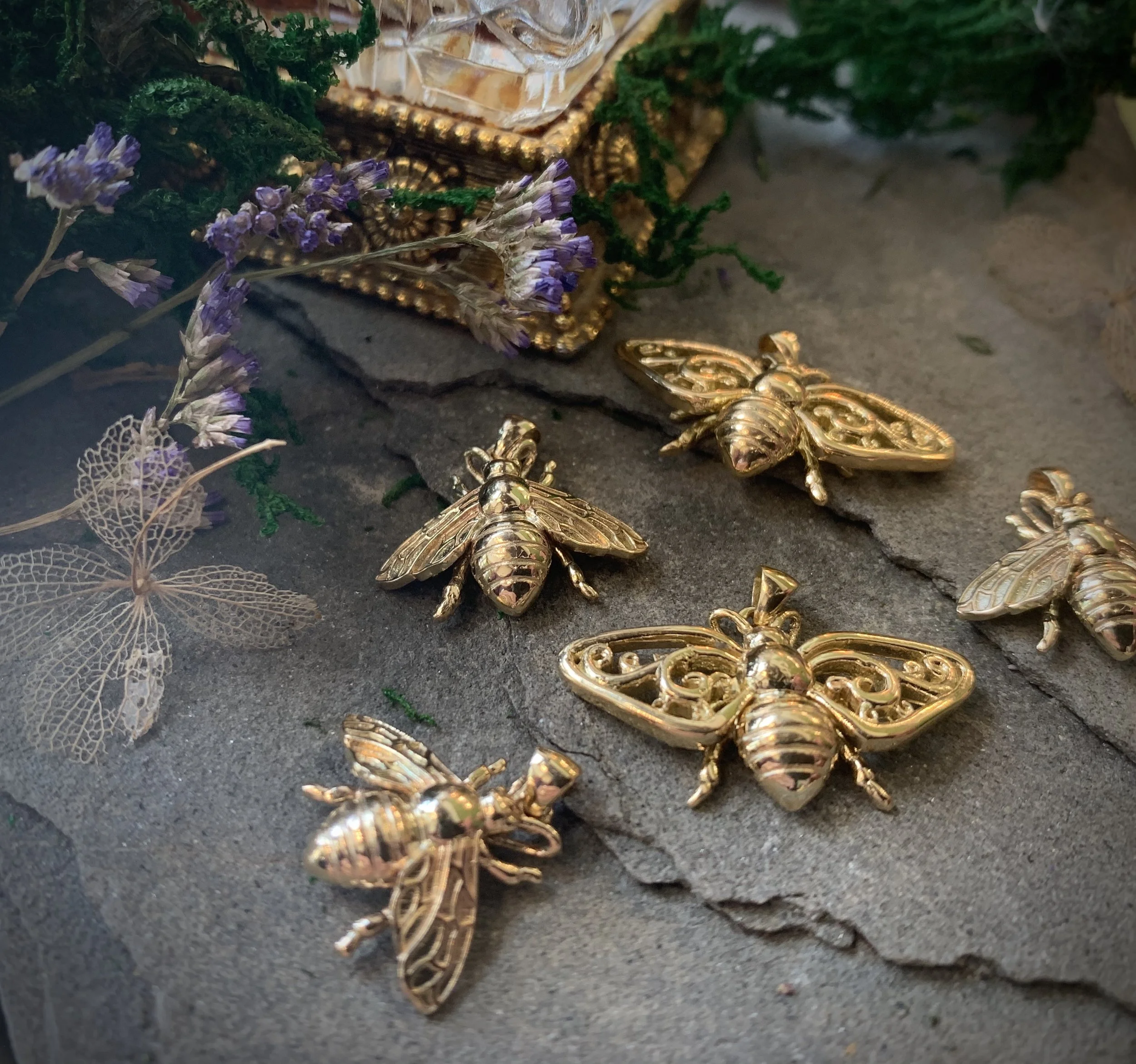 Bonnie Bee Pendant — Melissa Caron